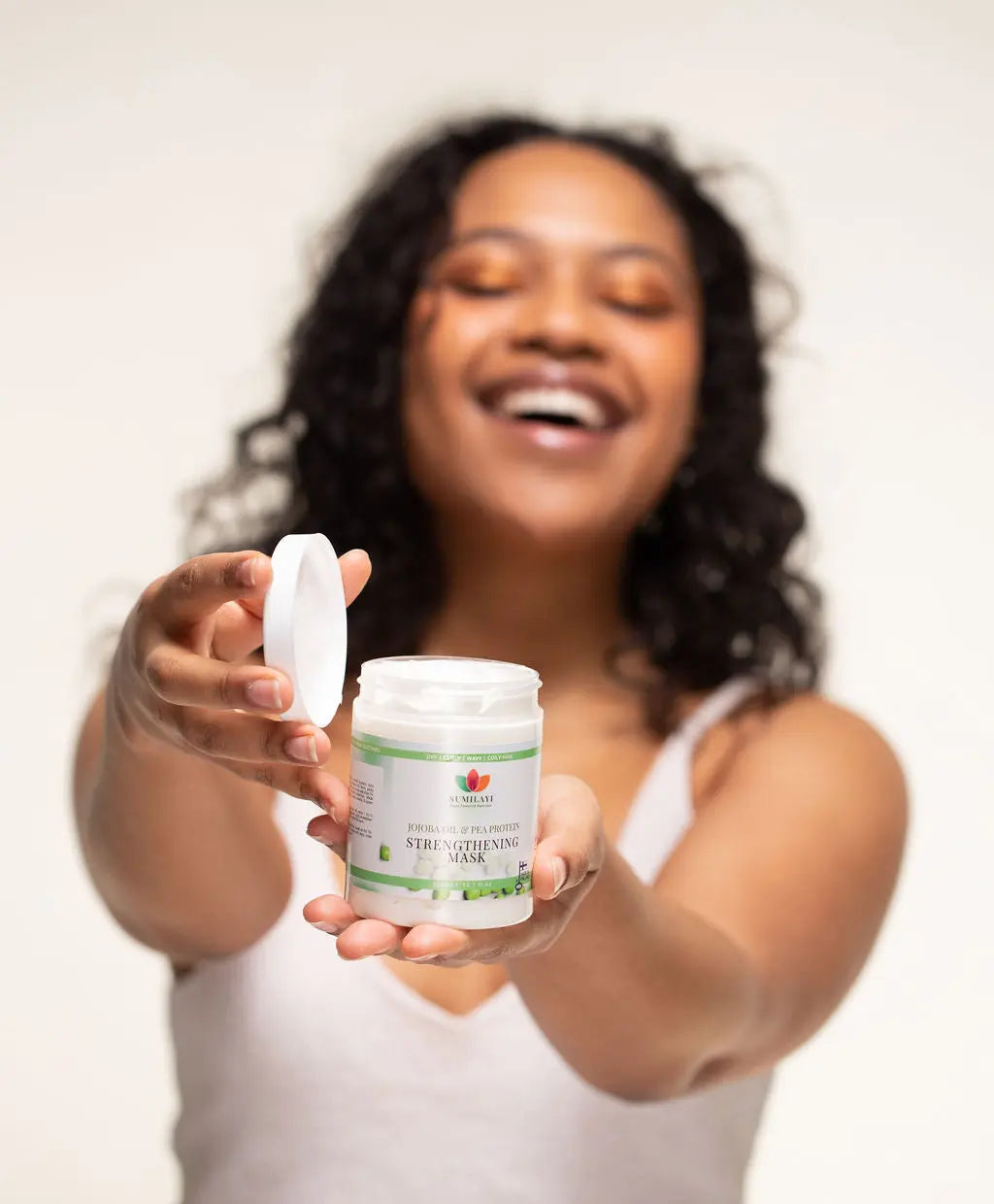 Hiuksia Vahvistava proteiinimaski 500ml - Laadukas Hair Conditioner, valmistaja: Sumilayi. Saatavilla verkkokaupassa Sumilayi. Katso lisää: Hiuksia Vahvistava proteiinimaski 500ml.